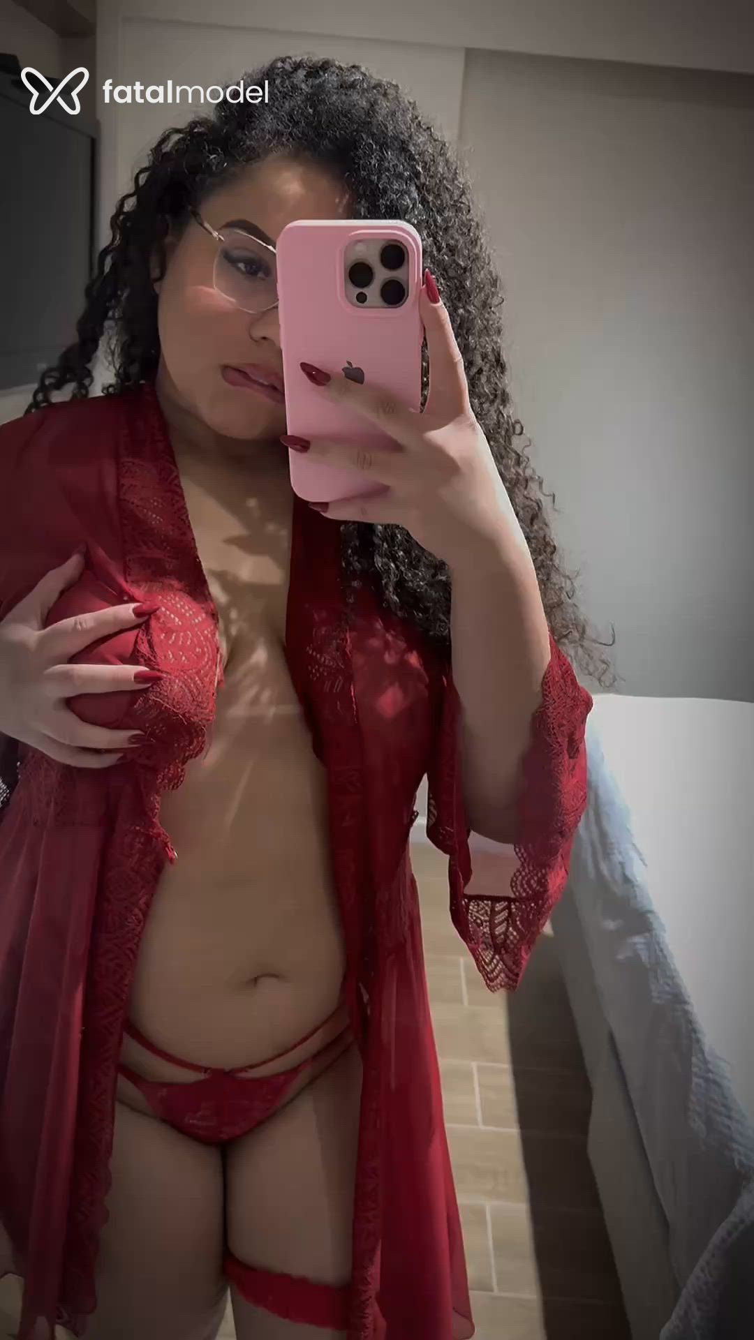 Nina Santos